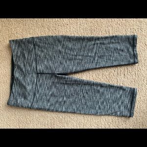 Victoria’s Secret cropped workout capris